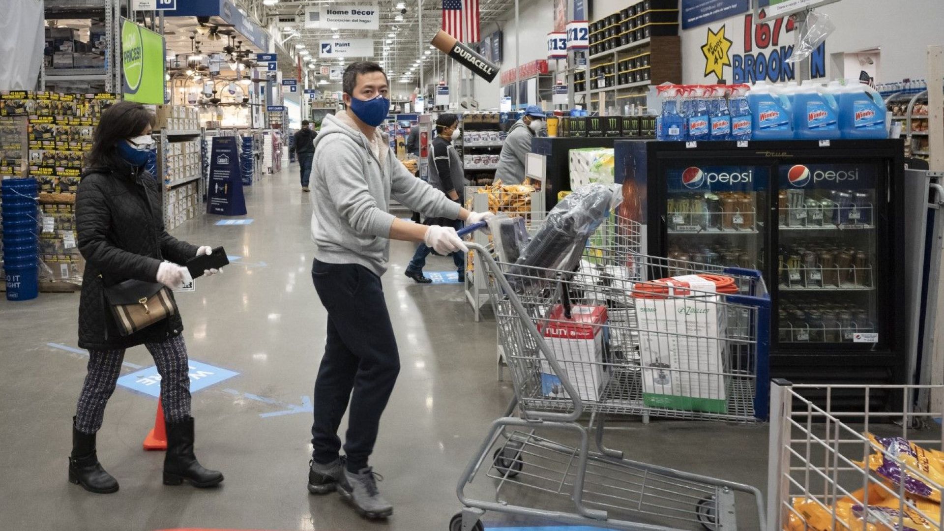 САЩ записаха вчера нов мрачен рекорд от 2569 смъртни случая