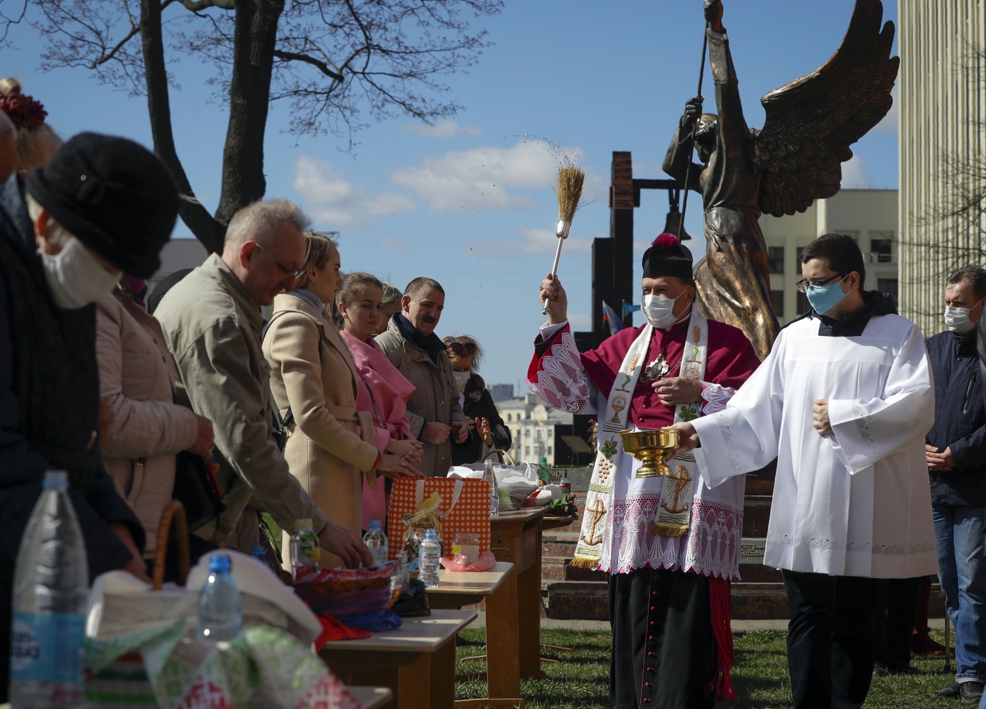 Польская пасха в 2024 году. Пасха в католической церкви. Католики празднуют Пасху. Пасха в католическом храме. Католическая Пасха в Москве.