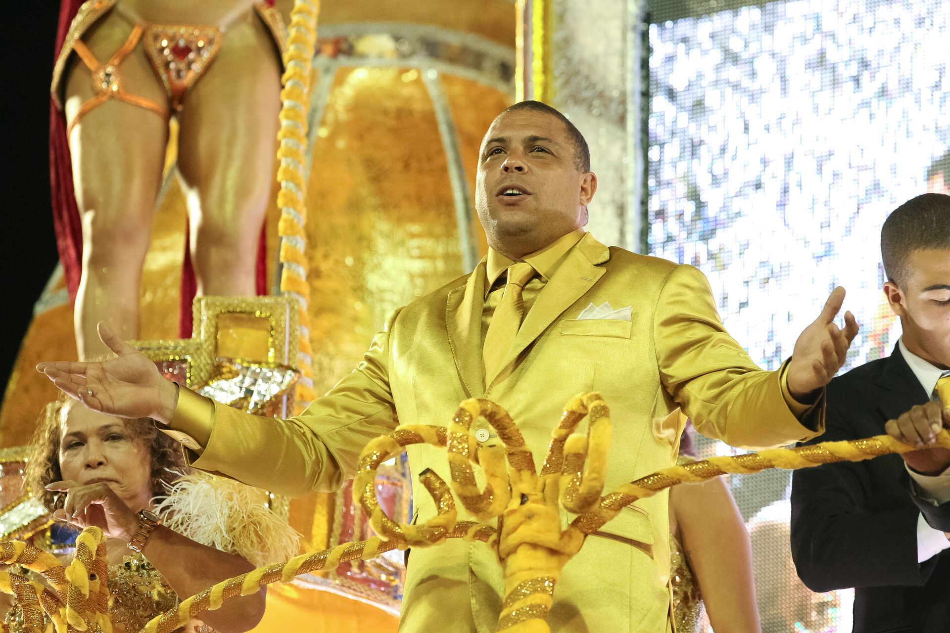 В Рио де Жанейро той е Бог - за него има златен трон с името му всяка година на карнавала. Феномена е до Пеле в сърцата на бразилците.