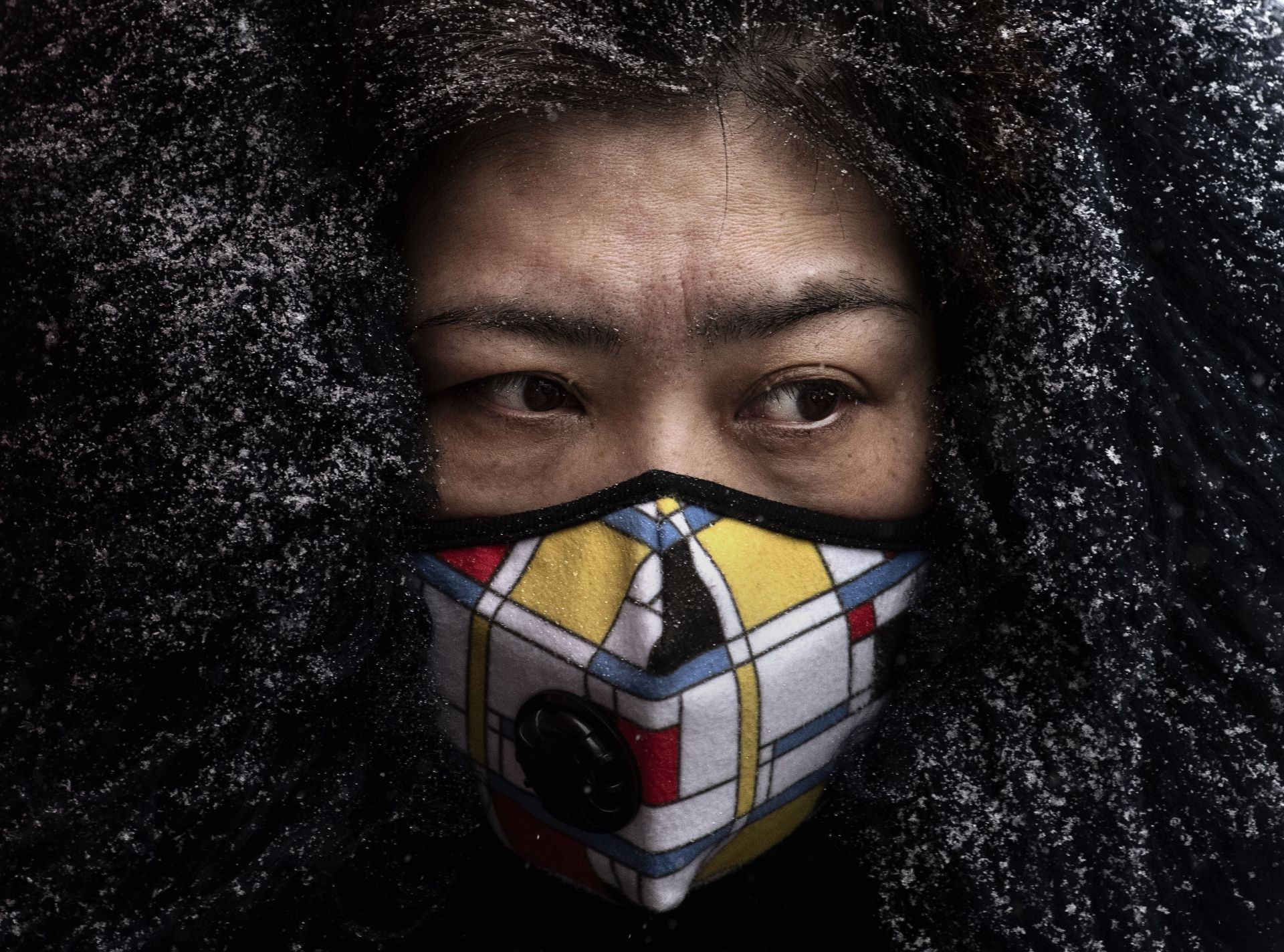 Жена с маска в Пекин