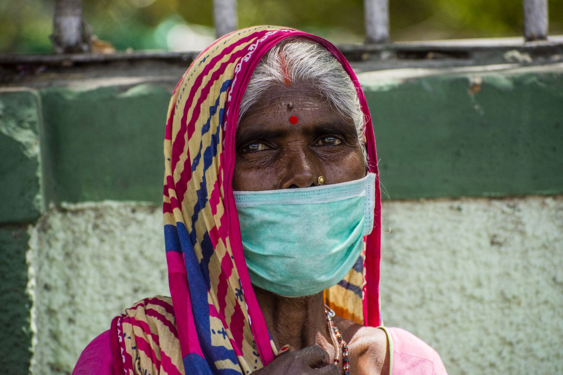 Жена в Индия с маска 