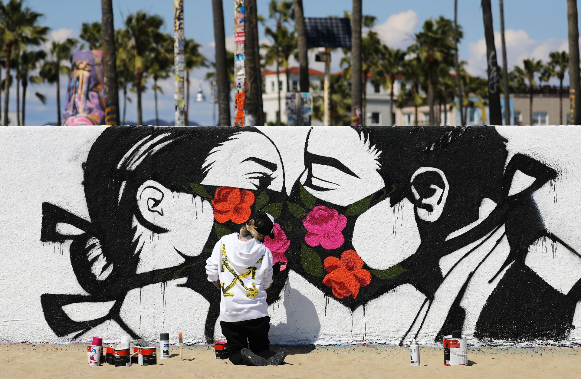 Графити с маски - Венис Бийч, Калифорния 