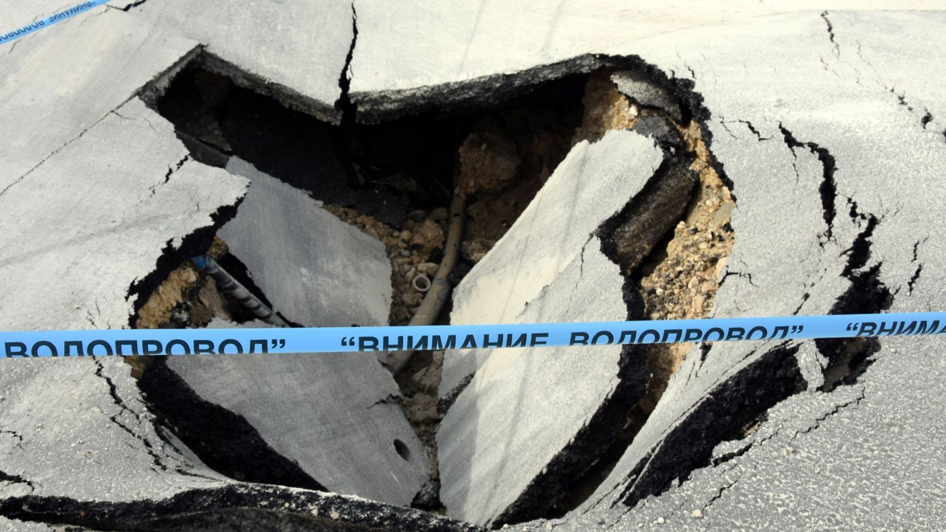 Пропадане на част от локалното платно на бул Левски във Варна