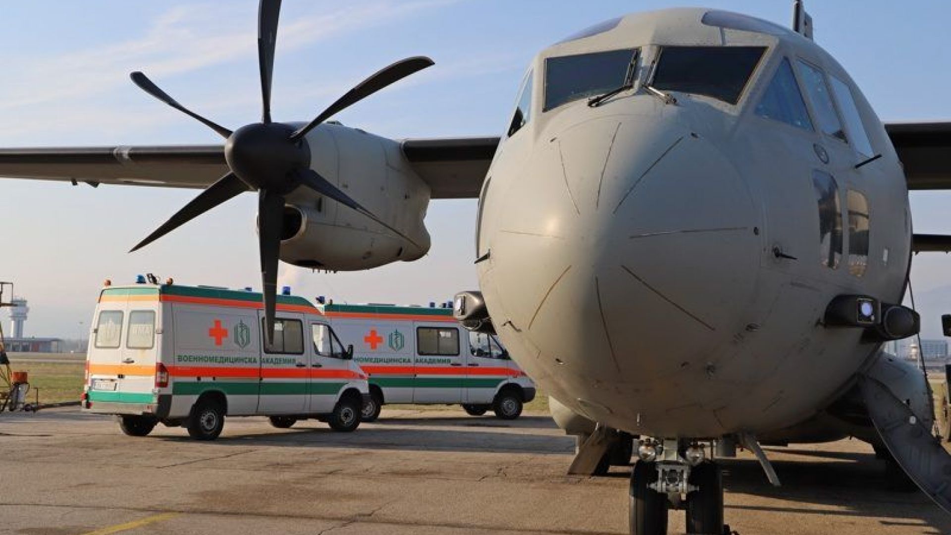 Екипи на три от водещите болници в България - Военномедицинска