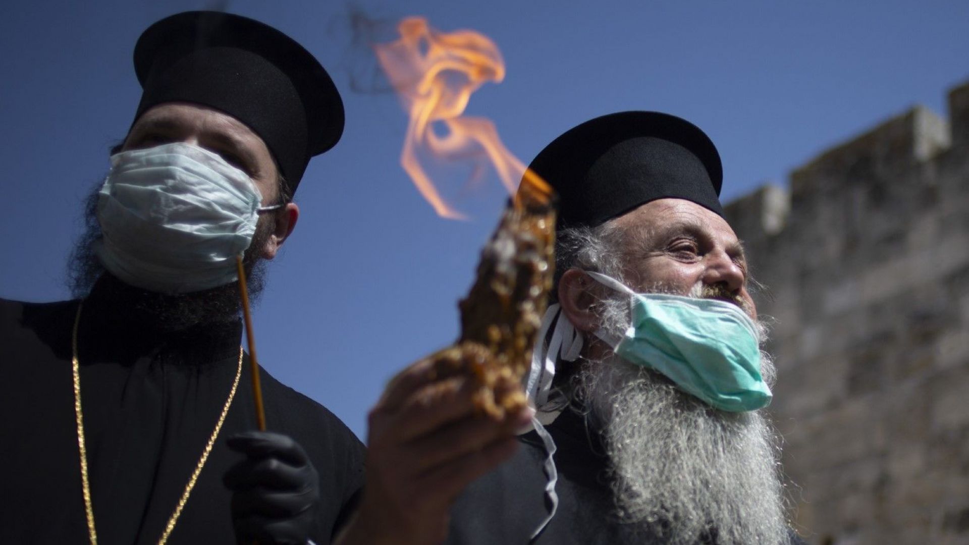 Благодатният огън слезе на Велика събота в храма Възкресение Христово