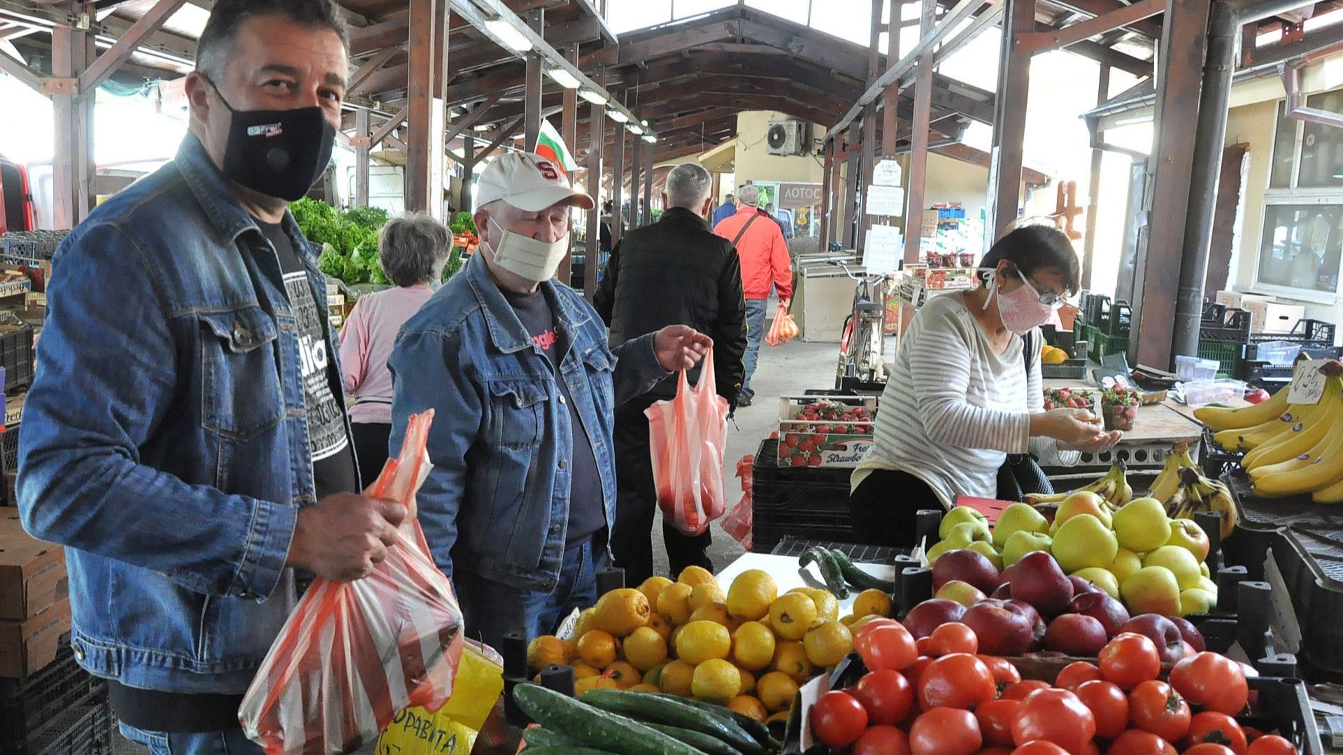 Нови мерки в област София: с маски на пазарите, онлайн обучение и работа от вкъщи