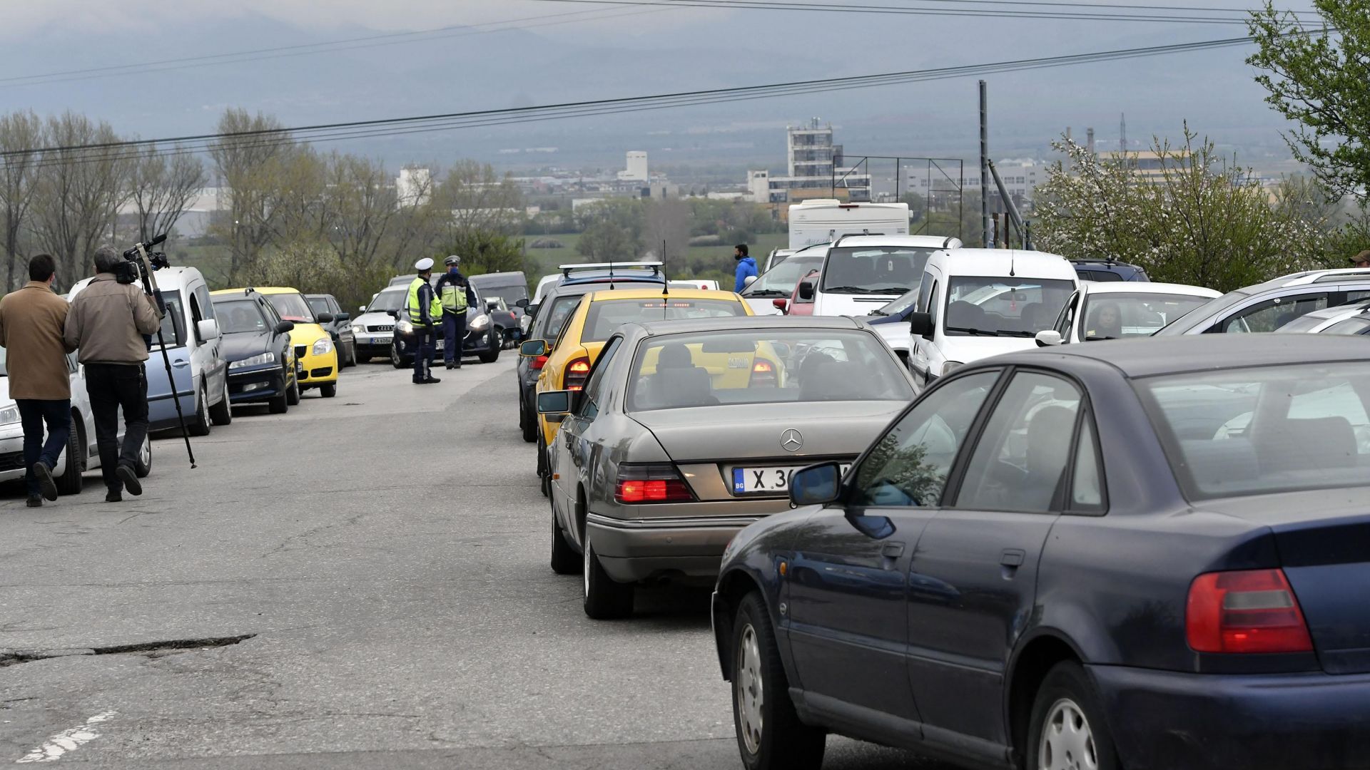 Kонтролните пунктове по входовете и изходите на областните градове вече
