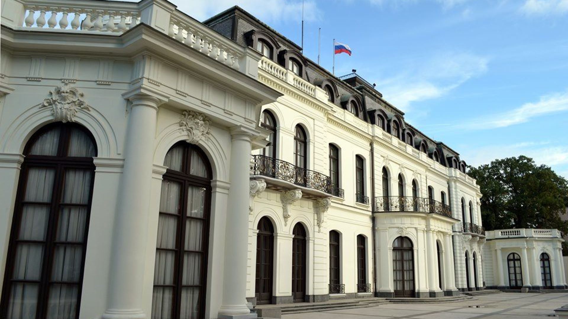 Руското посолство в Прага вече е на друг адрес като
