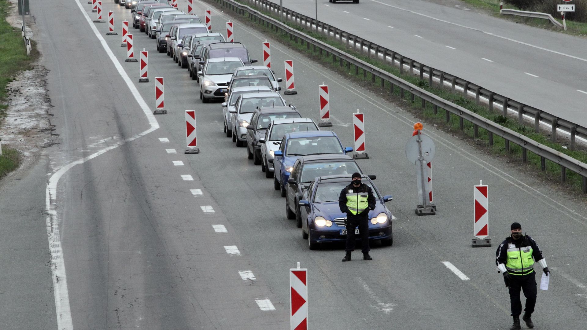 За втори ден колоните от автомобили на влизане в София