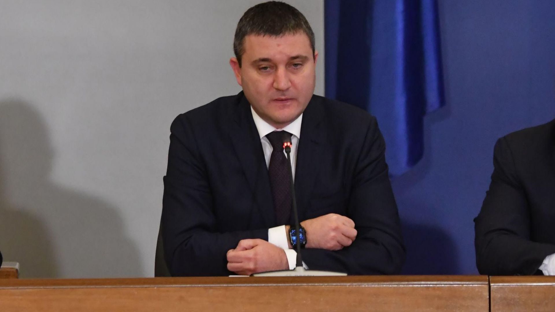 Горанов набеди кабинета, че ще плаща пенсии с пари от Плана за възстановяване 