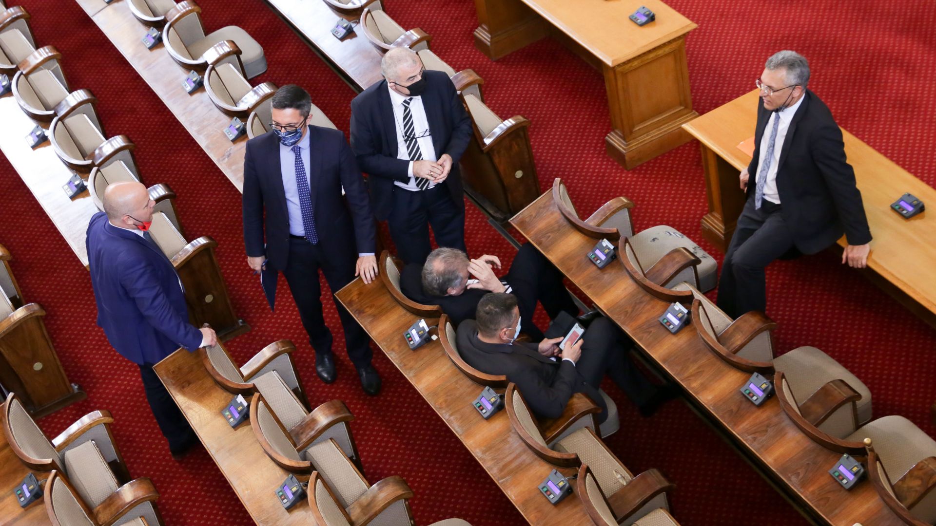 ГЕРБ бойкотира извънредното заседание на парламента, няма да изслушват премиера