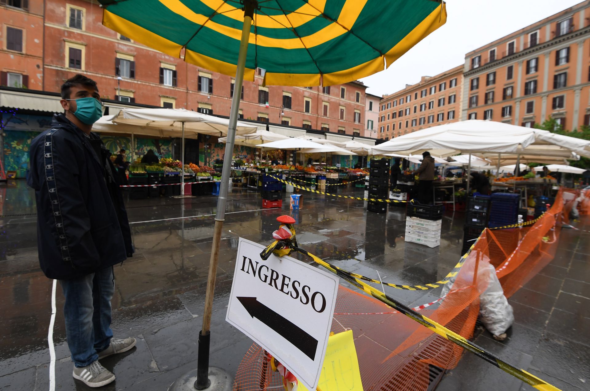 Отворен пазар в Рим по време на пандемията