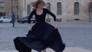 Клип с "екзорсистки" танц срещу коронавируса превзе италианските медии