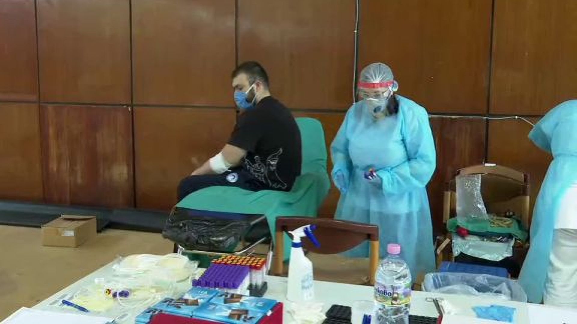 Спортна зала в Бургас стана полеви център за даряване на