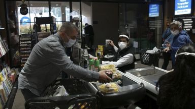 Турция ще прилага строги мерки срещу коронавируса през свещения месец Рамазан