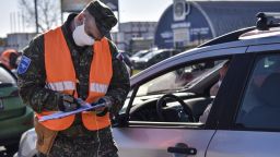 Словакия възобновява работата на откритите пазари и автокъщите