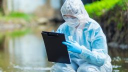 Коронавирусът ще бъде с нас дълго време, дебне и заплаха от "библейски глад"