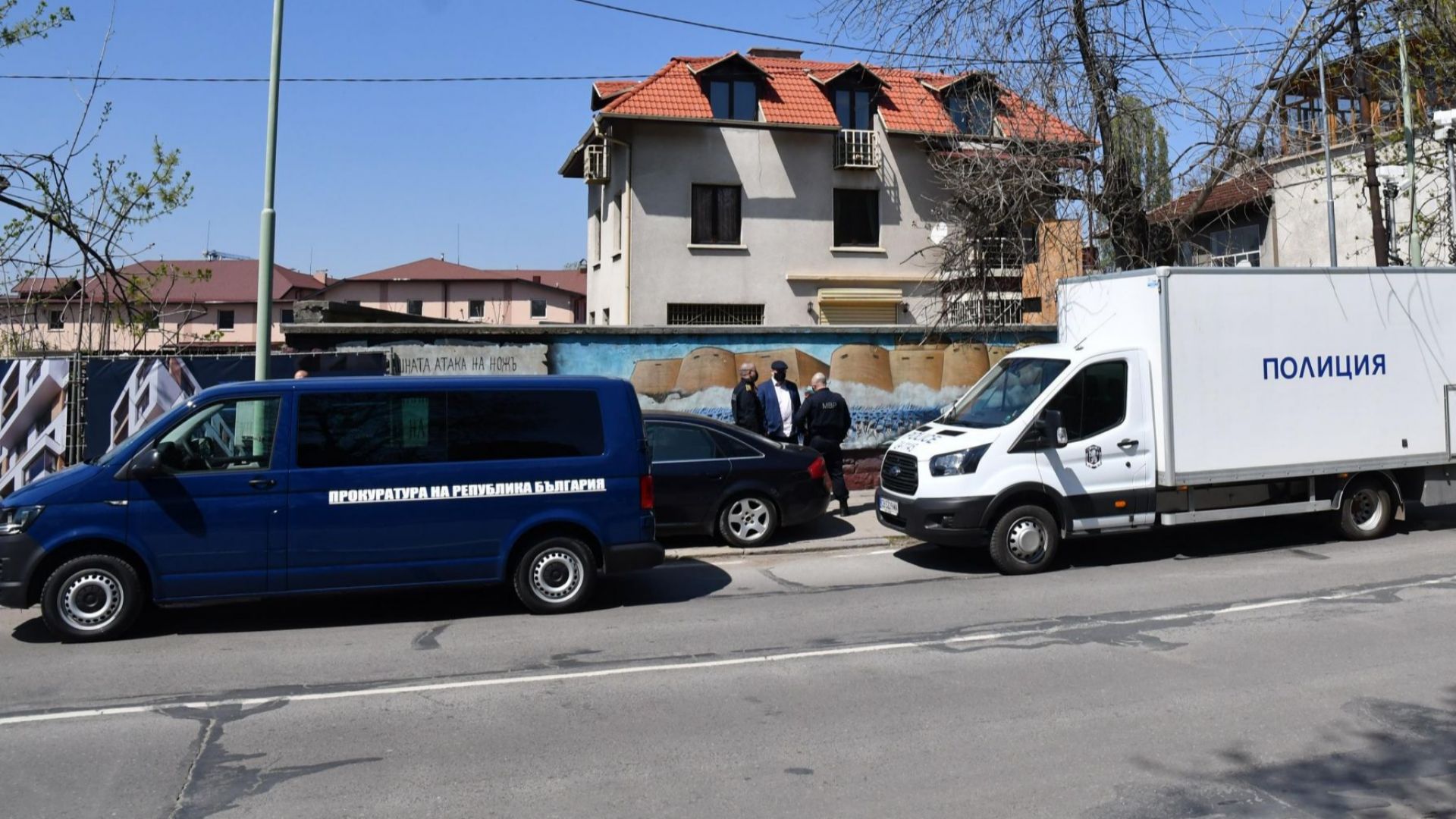 Заподозрените в извършването на нападението срещу журналиста Слави Ангелов остават