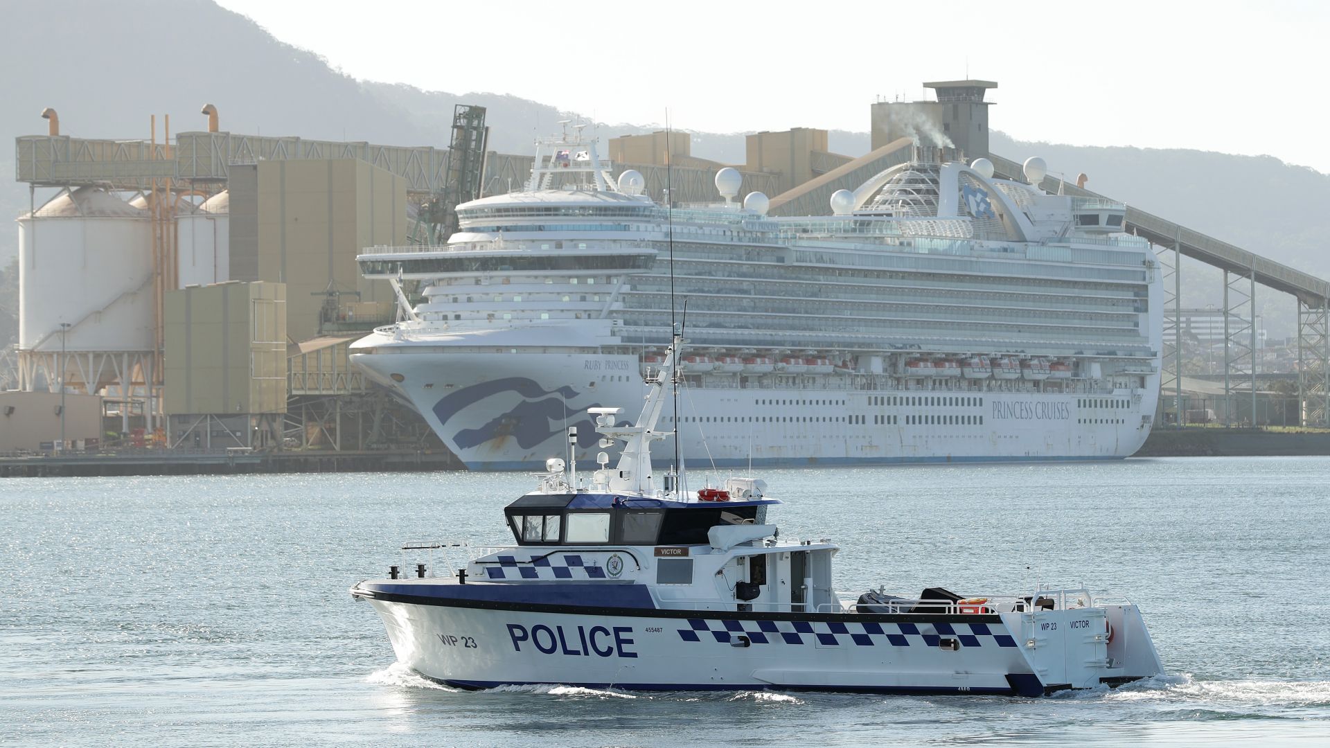 Властите в Австралия наредиха на кораба Принцеса Руби да напусне