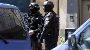 Задържаха знакови автокрадци при спецакция на прокуратурата и СДВР в