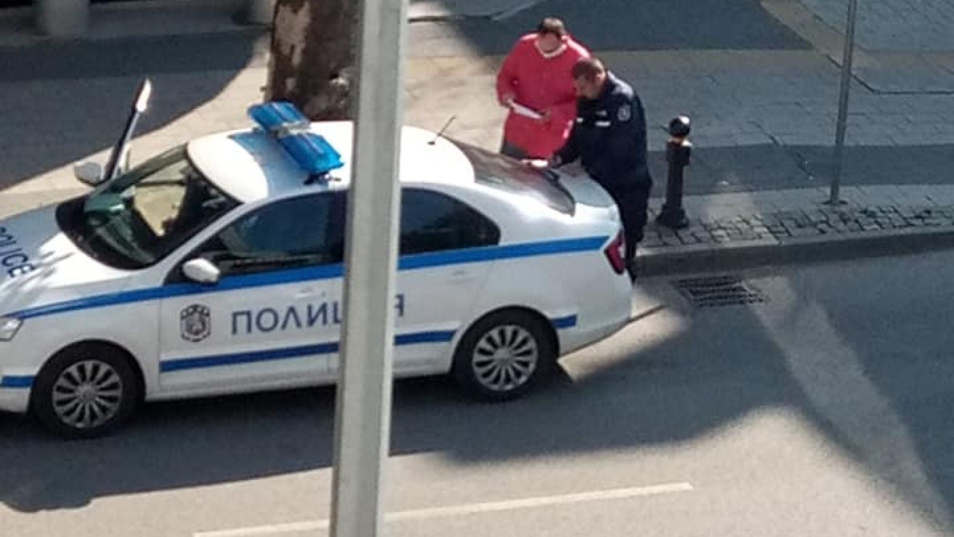 Глобиха полицай за това че не носи предпазна маска докато