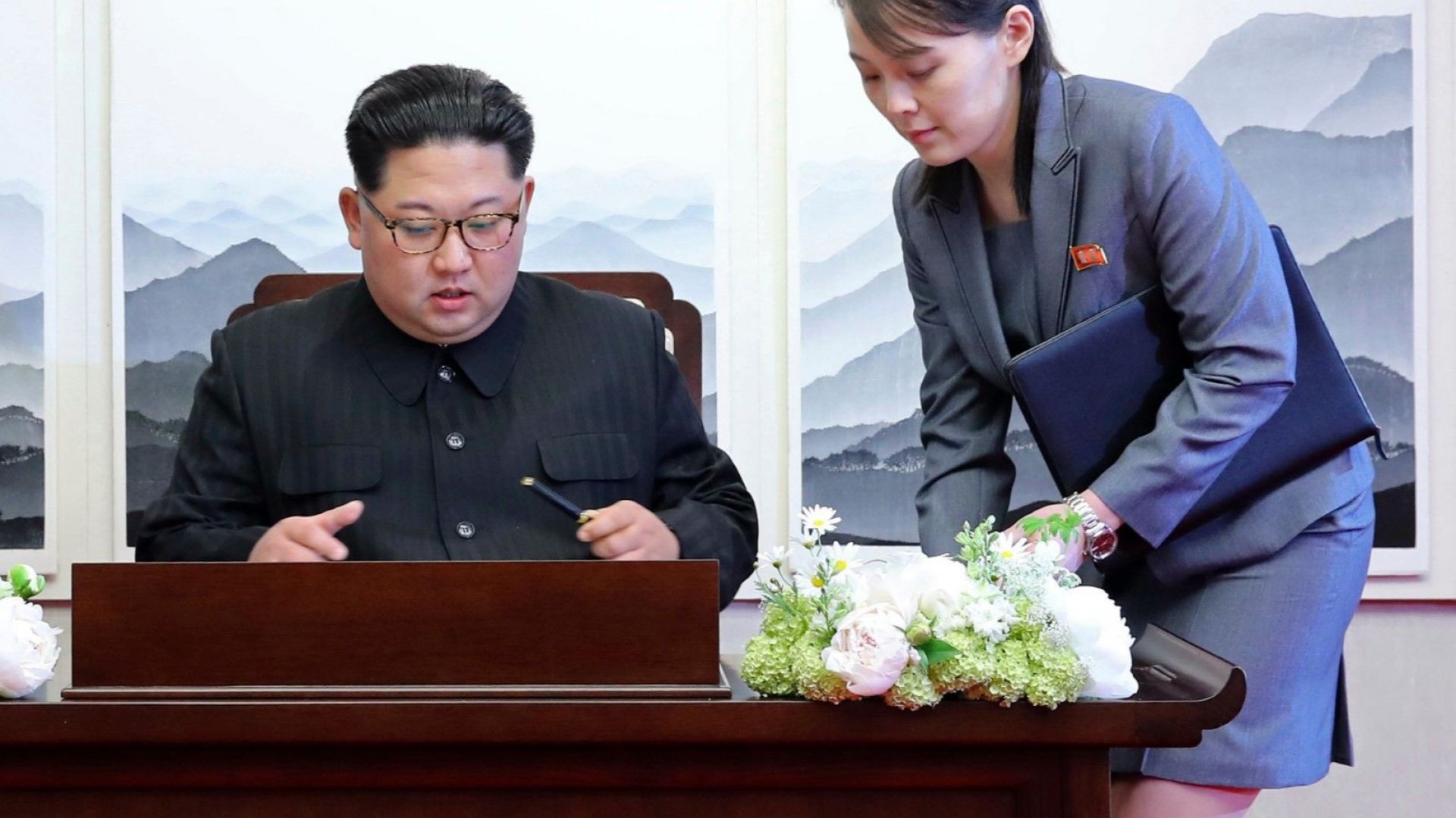 Хонконгският тв канал HKSTV обяви, че лидерът на Северна Корея