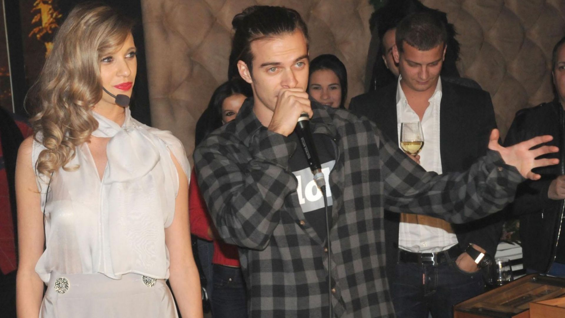 Поп звезда Лилана е проверявана заради съмнения за злоупотреби с