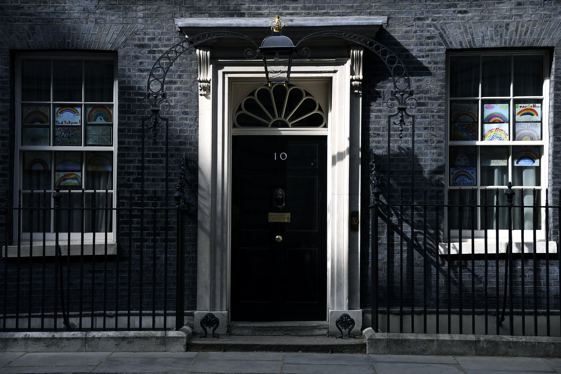 Канцеларията на британското правителство на Даунинг стрийт 10. лондон изпраща в София високопоставен член на кабинета
