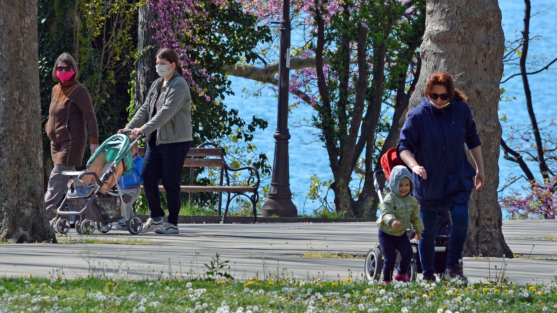 От днес крайбрежната алея във Варна е достъпна и концесионерът