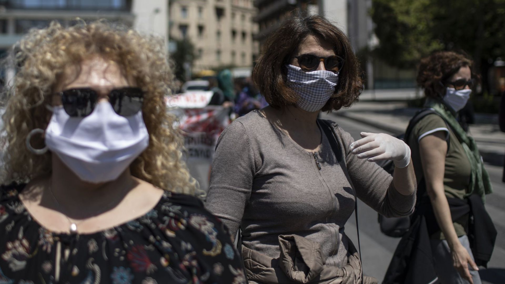 В телевизионно обръщение към нацията гръцкият премиер Кириакос Мицотакис обяви