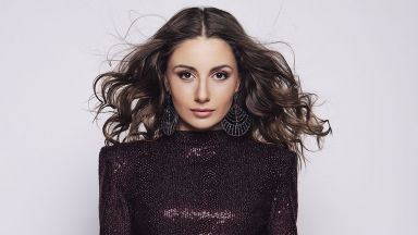 Михаела Маринова празнува рожден ден с концерт по радиото