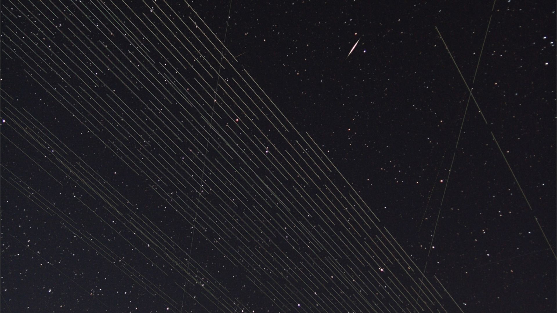 Сателитите на Илън Мъск пречат сериозно на астрономите