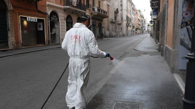 Италианският премиер Джузепе Конте обяви снощи нови мерки за ограничаване