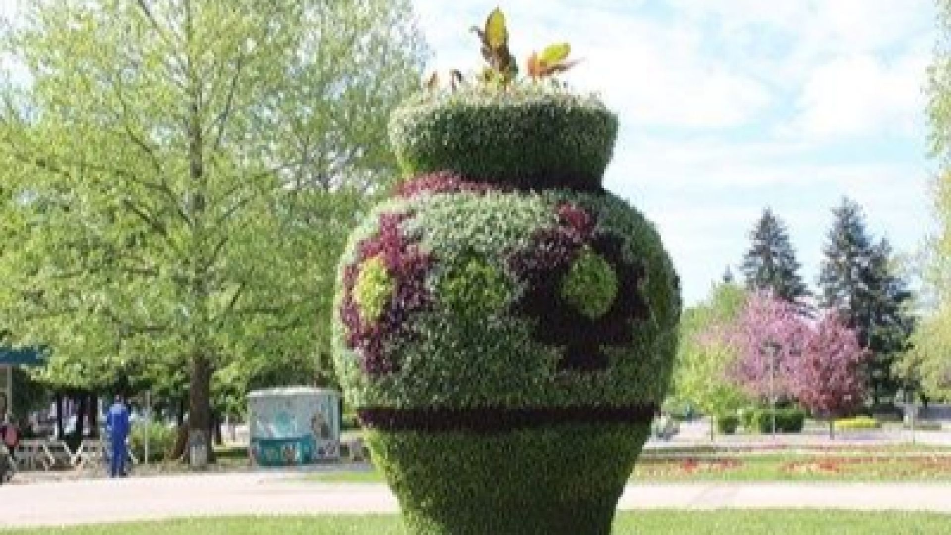 Вазата в Парка на младежта в Русе е в нова