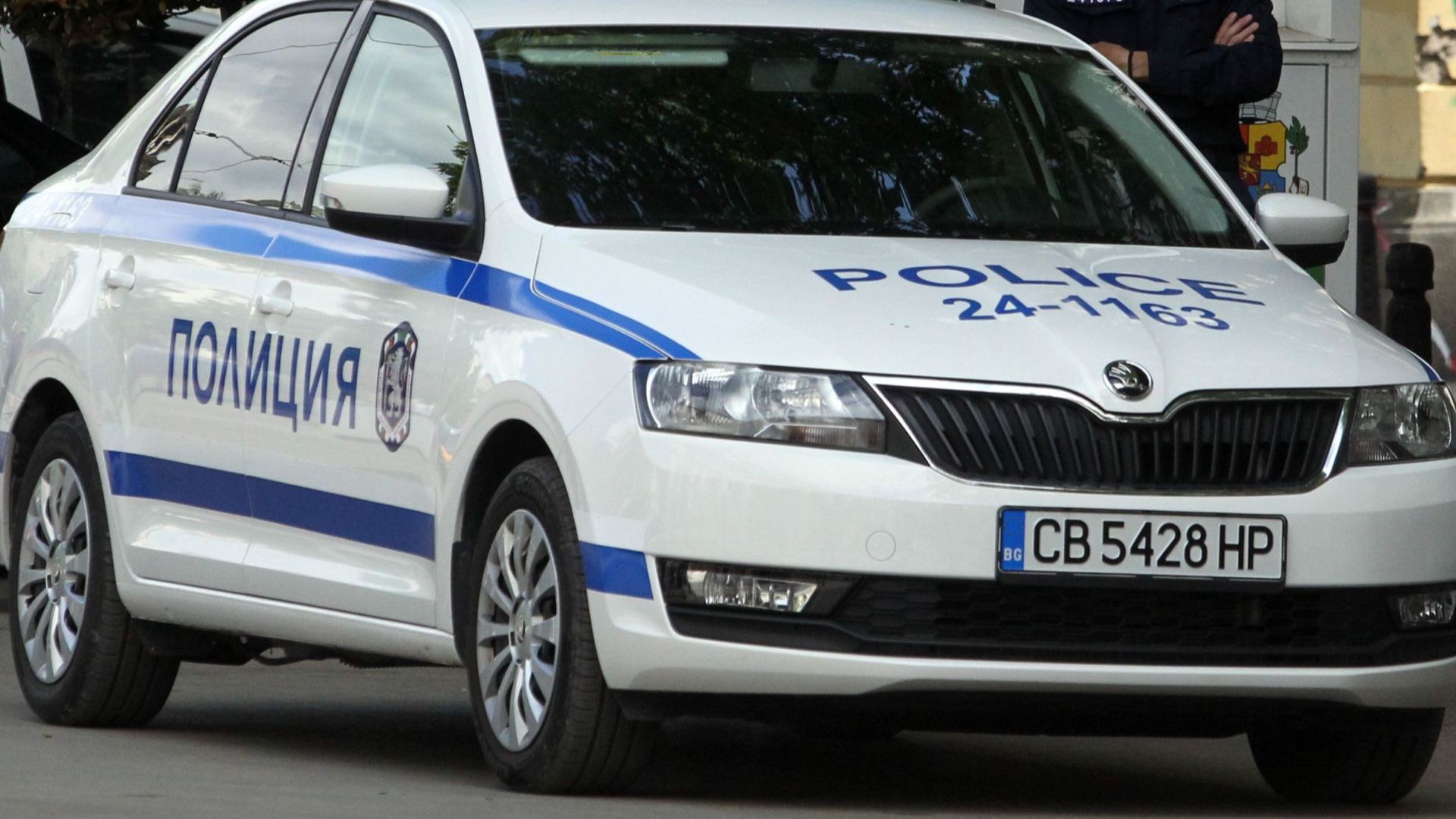 Джип удари два камиона и пешеходец в София