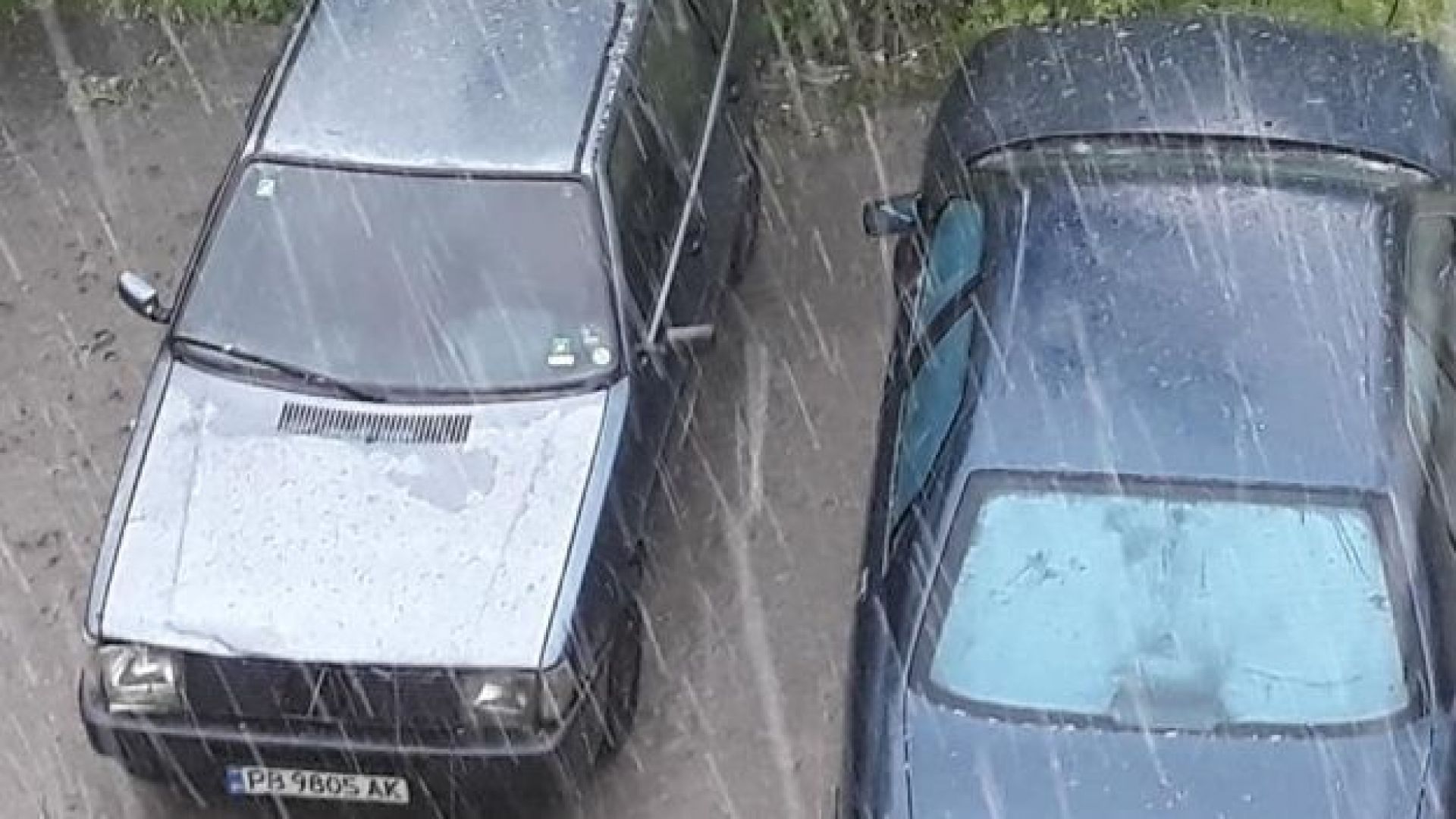 Силна градушка и пороен дъжд в Пловдив