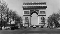 Кристо ще опакова Триумфалната арка в Париж догодина