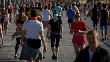 Испания излиза успешно от петата вълна на Covid 19 От днес