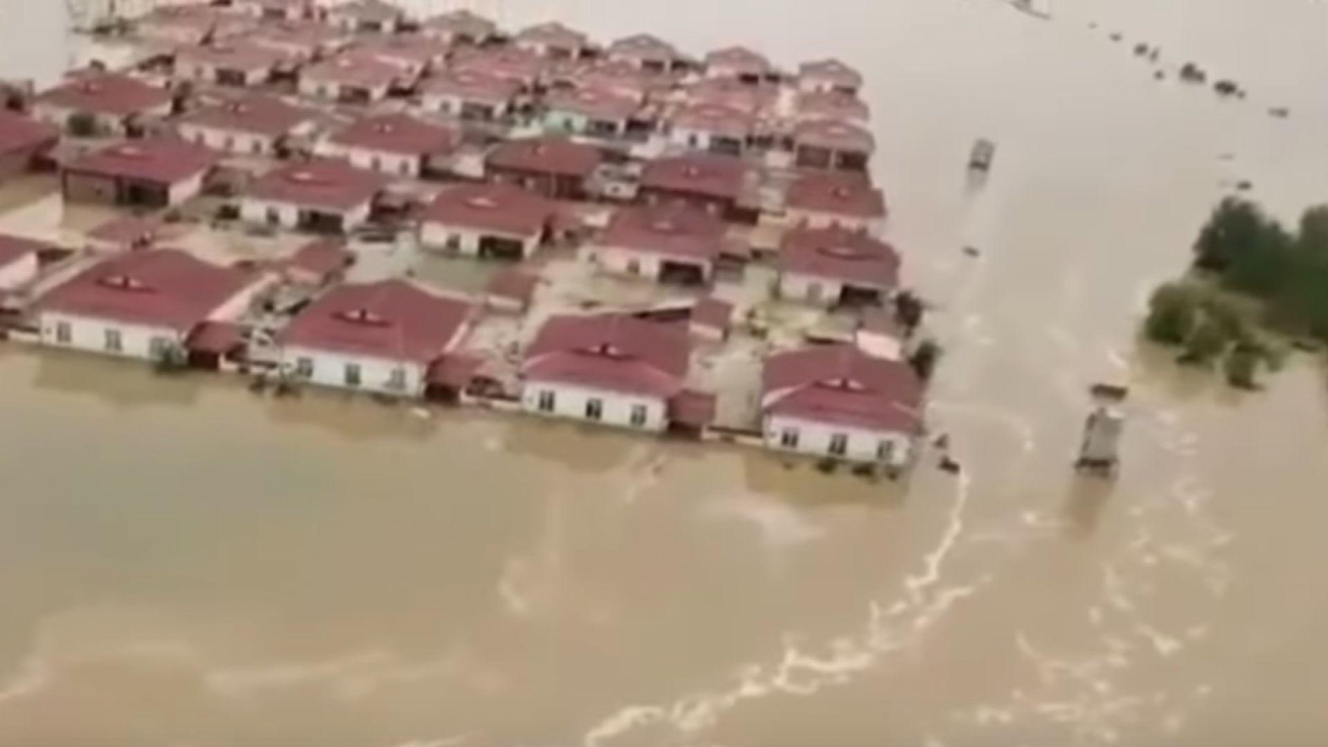 Близо 100 000 души бяха евакуирани в Узбекистан и Казахстан