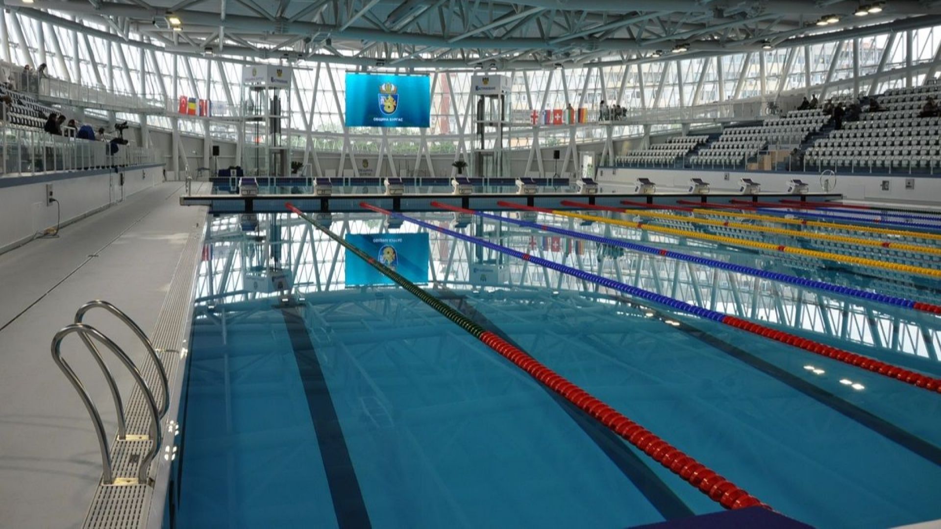 Общинските басейни в комплекс Меден рудник плувен комплекс Парк Арена