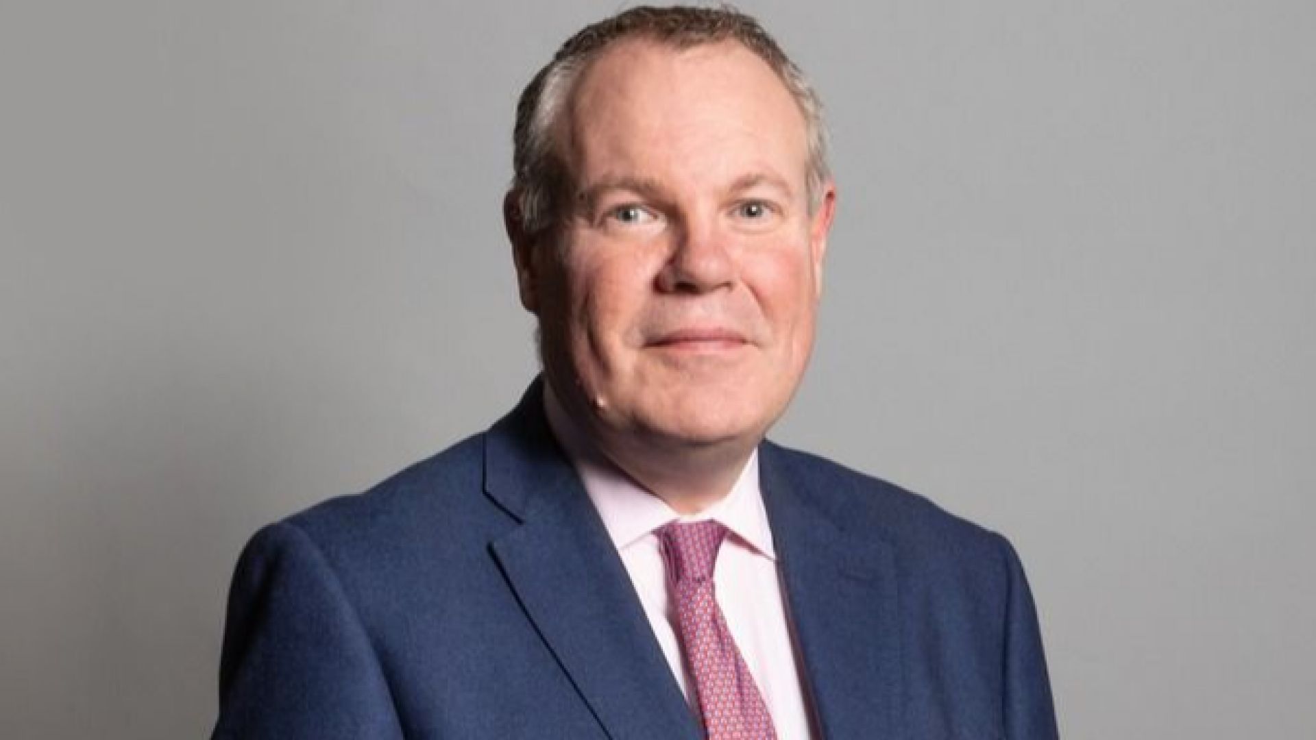 Член на британския кабинет днес подаде оставка след разследване което