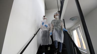 Чехия и Франция връщат учениците в класните стаи от 11 май