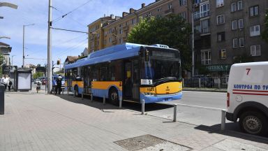 Шофьорите на градския транспорт в София отново ще продават билети