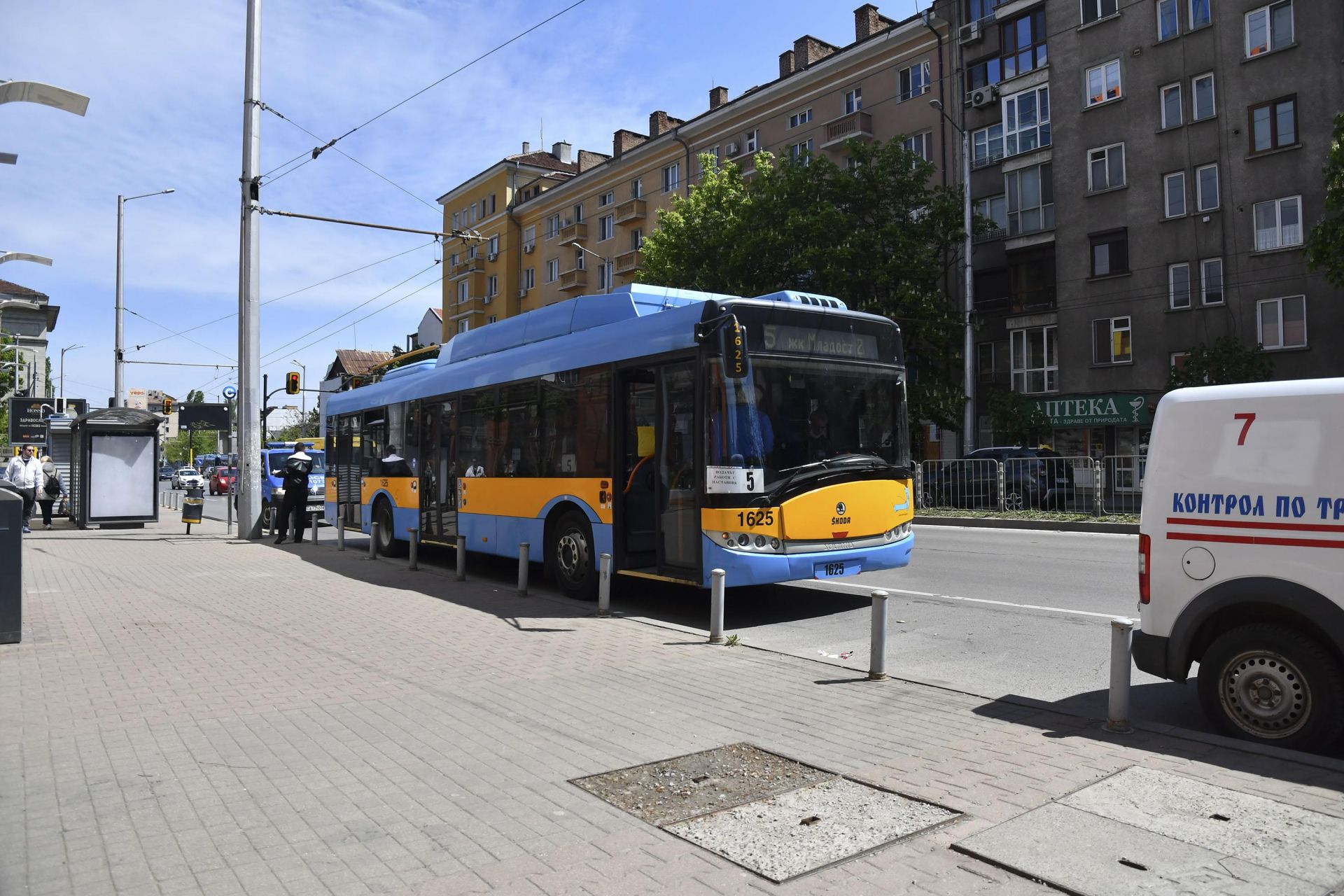 От това, че не продават билети от водачите, общинските транспортни дружества в София губят приблизително по около половин милион на месец