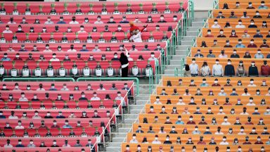 Южна Корея рестартира спорта пред огромен световен интерес и с нарисувани фенове