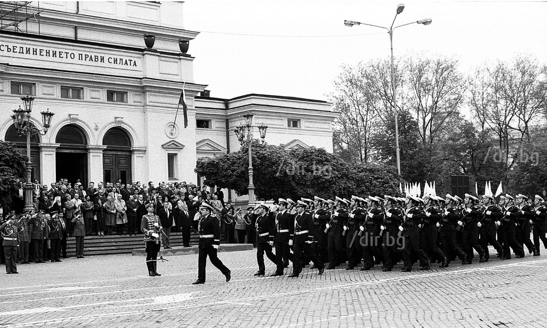 6 май 1993 г. След половин половин век по жълтите павета отново дефилира Българската армия. 