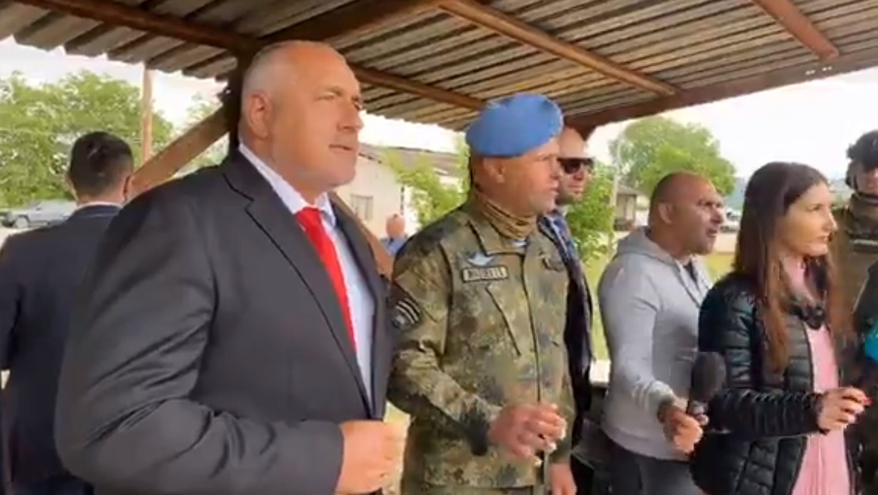 Министър-председателят Бойко Борисов посрещна днешния празник на военната база в село Црънча