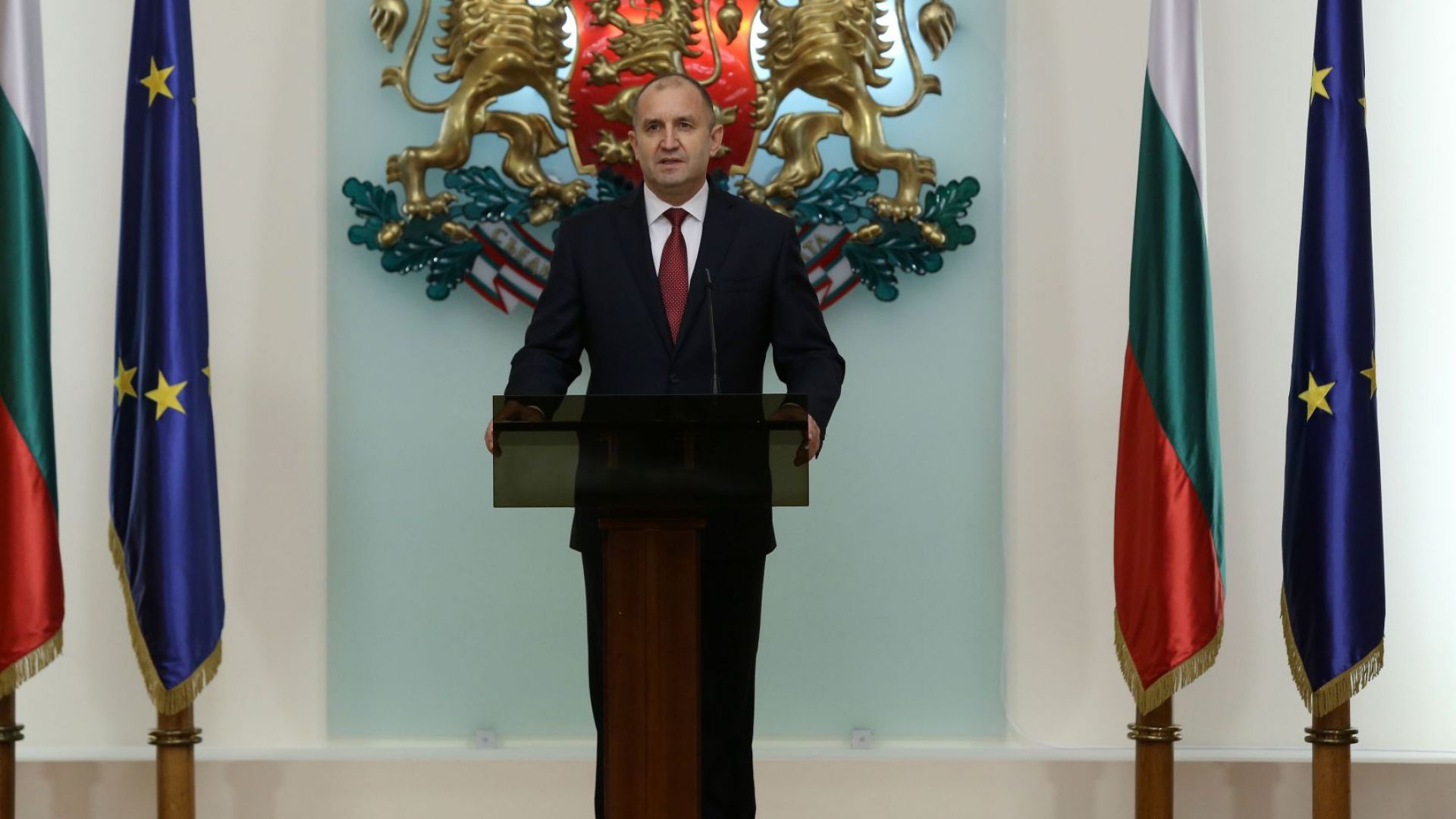 Президентът Румен Радев сезира Конституционния съд за разпоредби от Закона