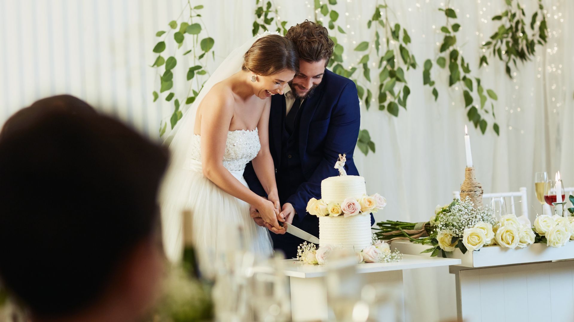 Сватбени тържества на които разстоянията между масите се определят с