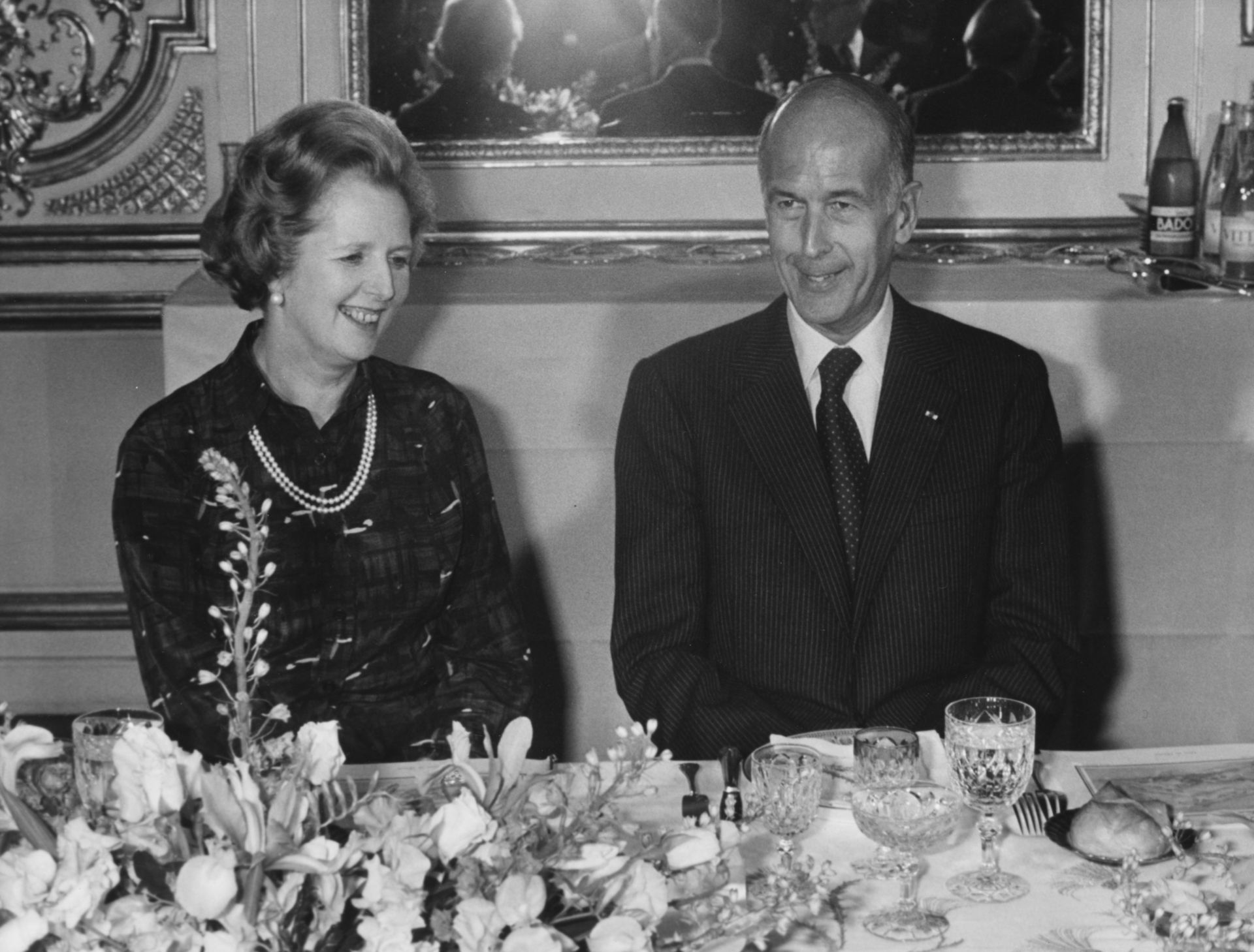 С британския премиер Маргарет Тачър на вечеря в Елисейския дворец пред 1980 г